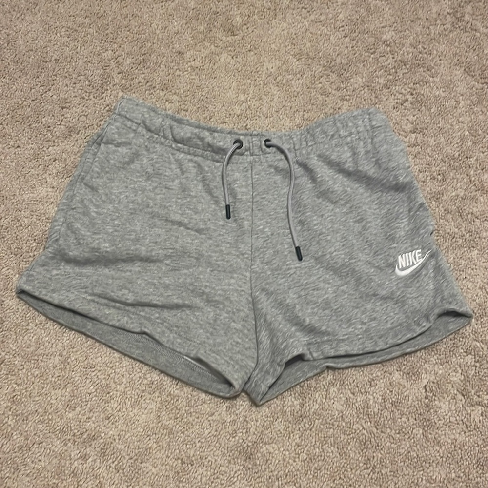 Nike Women’s Essential Fleece Short, Gray, Size Small